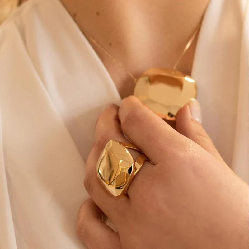 18K GOLD PLATED SQUARE RING | ROYALTY | BRAINSTORM JEWELRY - Brainstorm Jewelry