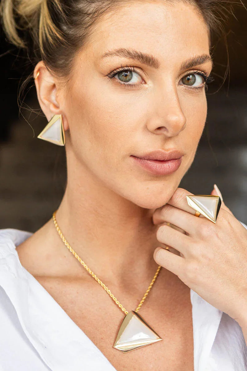 MILKY QUARTZ FIFTH AVENUE RING| GOLD PLATED | NYFW | BRAINSTORM JEWELRY - Brainstorm Jewelry