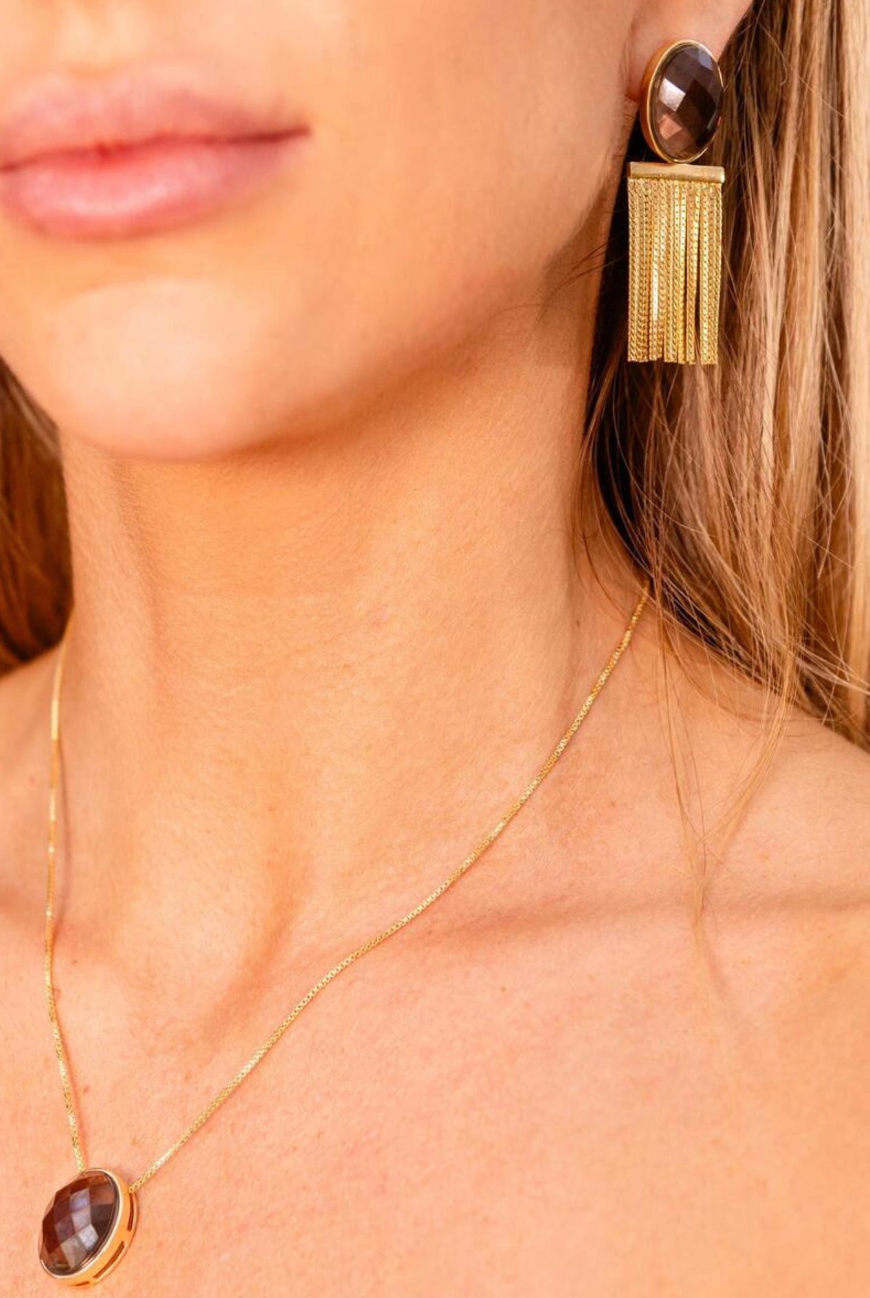 BRINCO REDONDO DE OBSIDIANA FUMADA - BANHADO A OURO | NYFW | BRAINSTORM JEWELRY