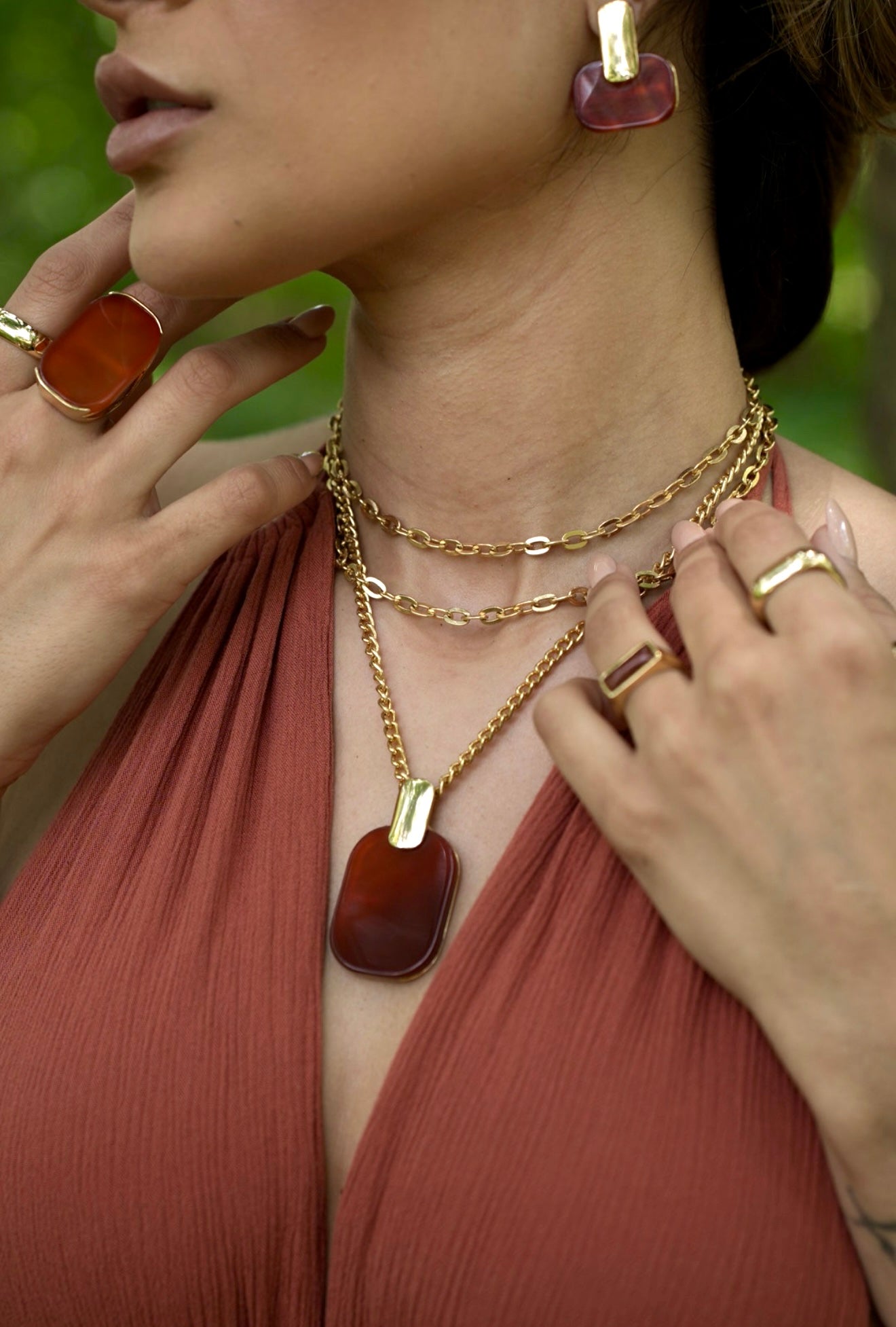 BRINCO ÁGATA VERMELHA SCARLET STREETS | BANHADO A OURO | NYFW | BRAINSTORM JEWELRY