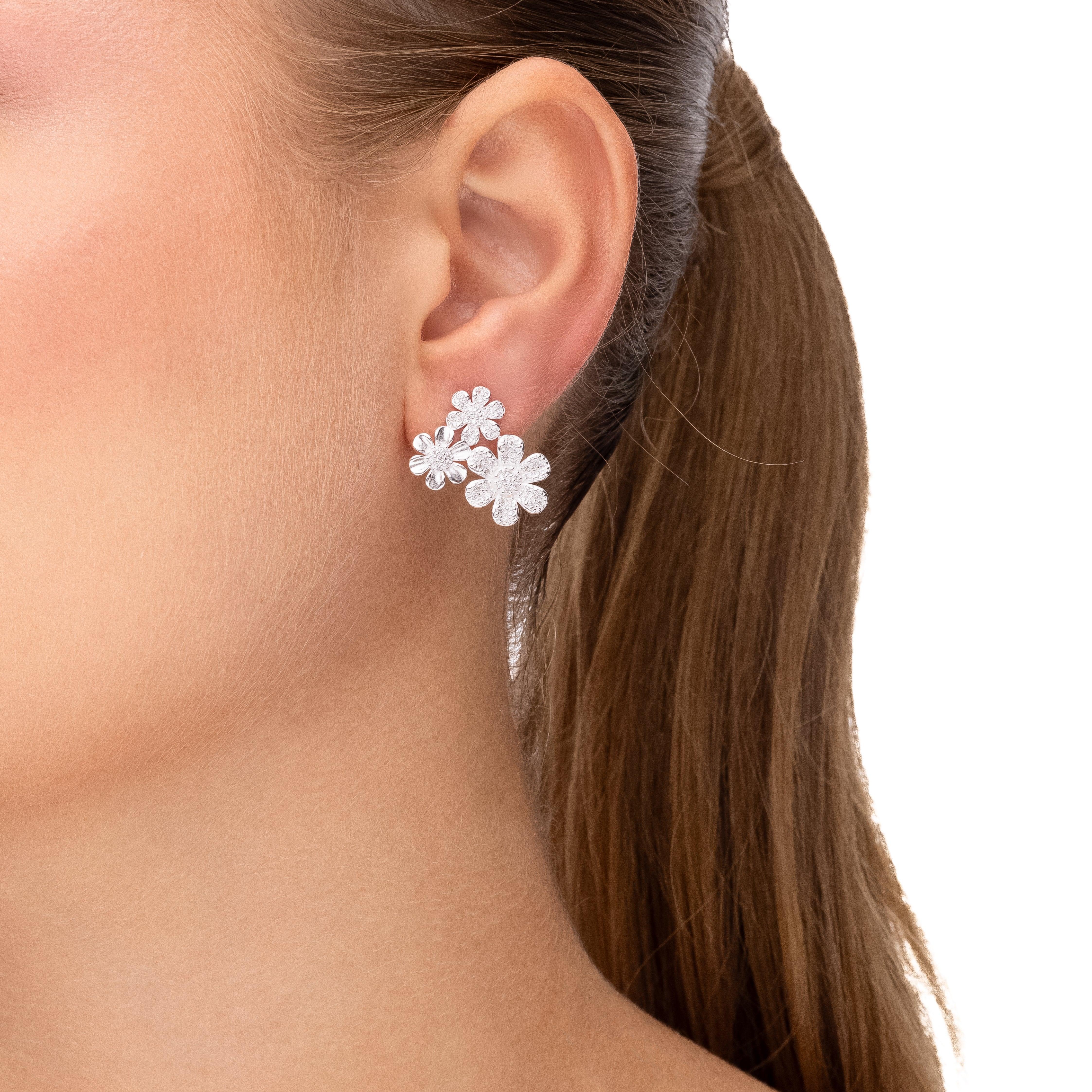 FLOWER HUG EARRING | SILVER | ETERNAL LOVE| BRAINSTORM JEWELRY - Brainstorm Jewelry