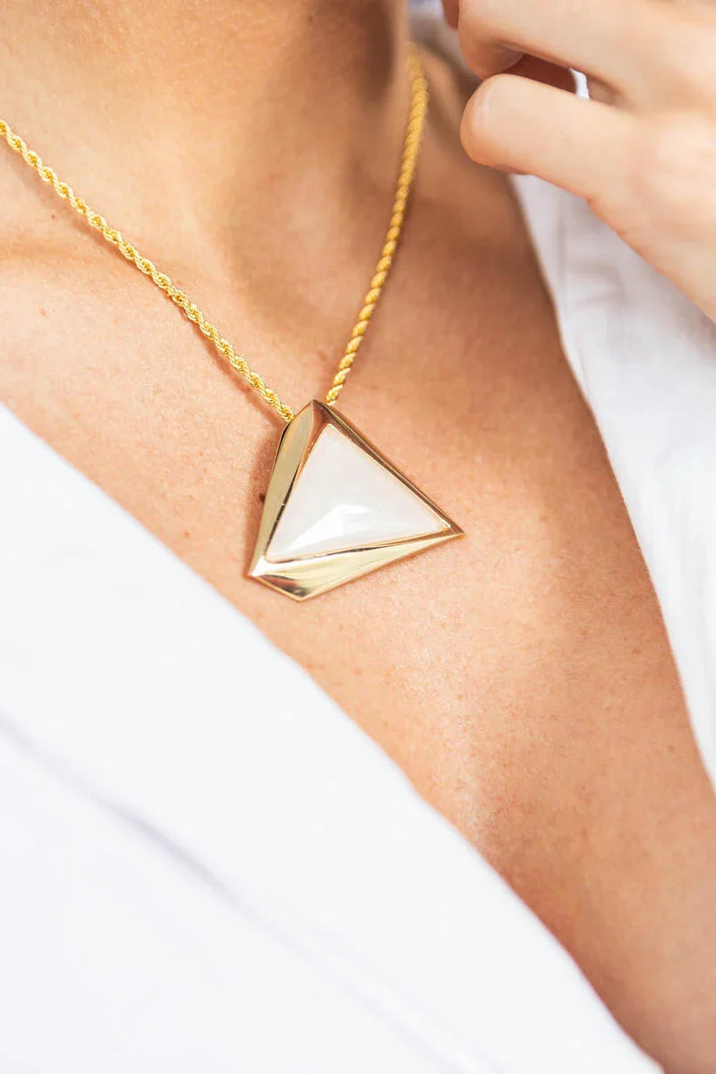 MILKY QUARTZ FIFTH AVENUE NECKLACE | GOLD PLATED | NYFW | BRAINSTORM JEWELRY - Brainstorm Jewelry