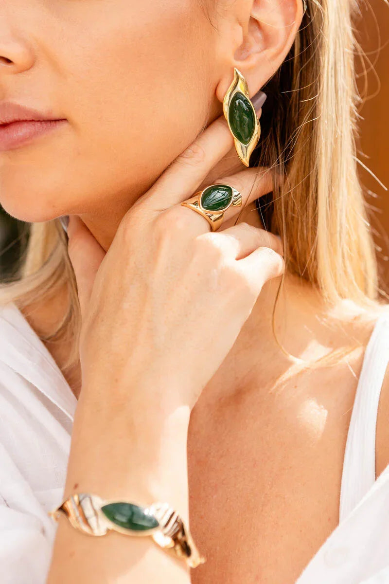 GREEN AGATE RIVERSIDE ROUND EARRING | GOLD PLATED | NYFW | BRAINSTORM JEWELRY - Brainstorm Jewelry