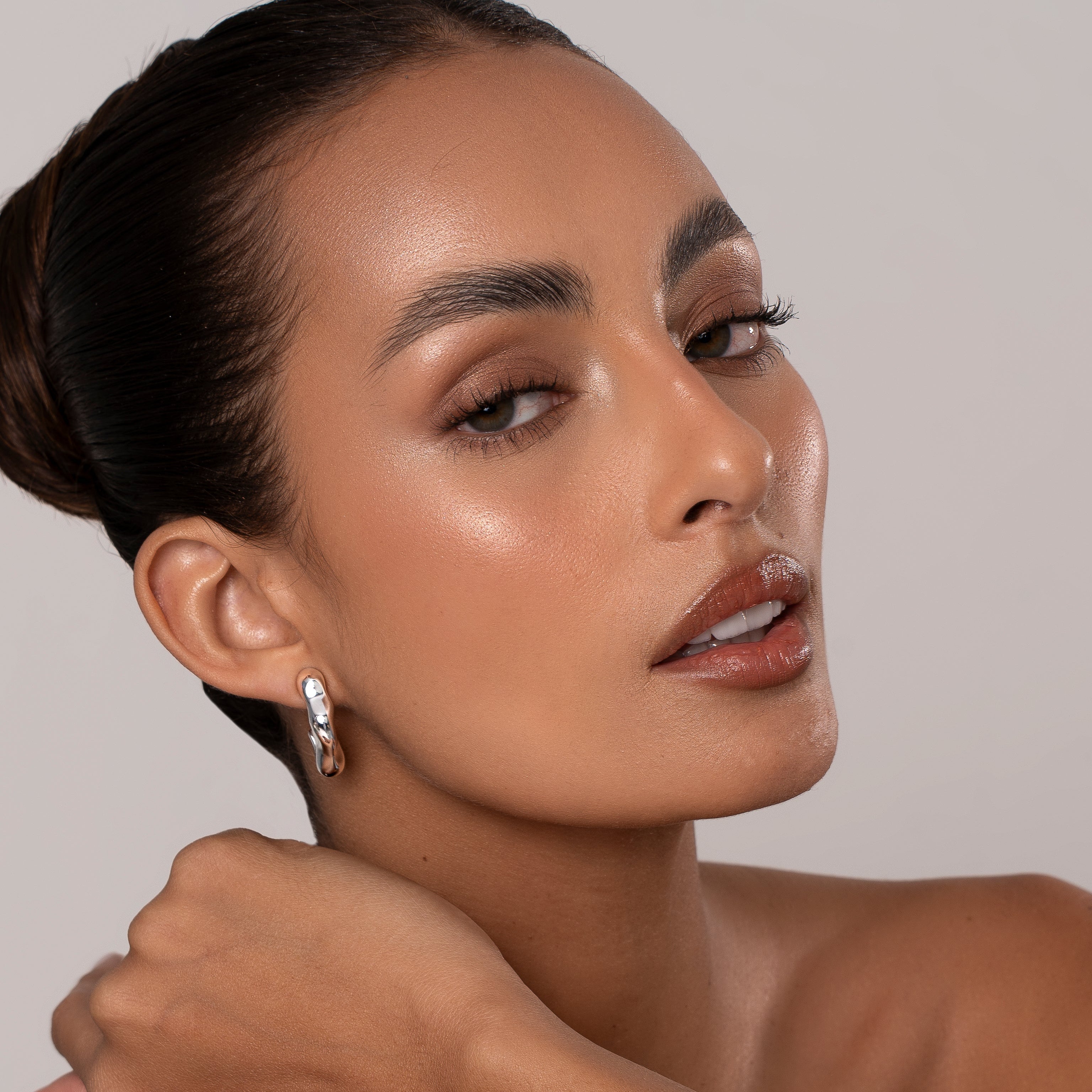 INTENT HOOP EARRING| SILVER PLATED | UNSTOPPABLE COLLECTION | BRAINSTORM JEWELRY