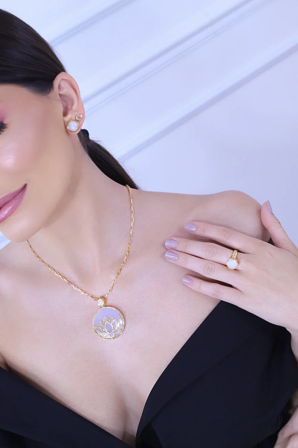 WHITE AGATE LOOP EARRING | GOLD PLATED | MINIMALIST| BRAINSTORM JEWELRY - Brainstorm Jewelry