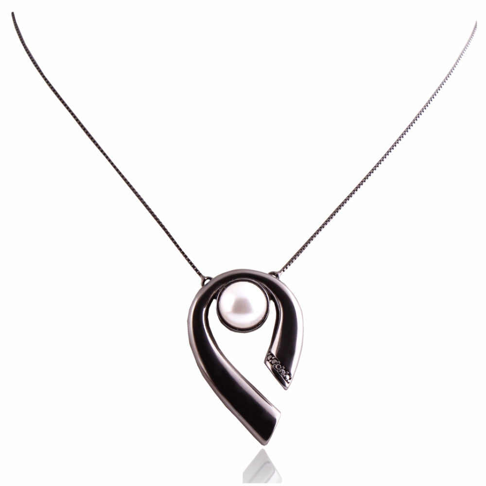 NECKLACE - BLACK METALLIZATION GOLD PLATED - PEARL