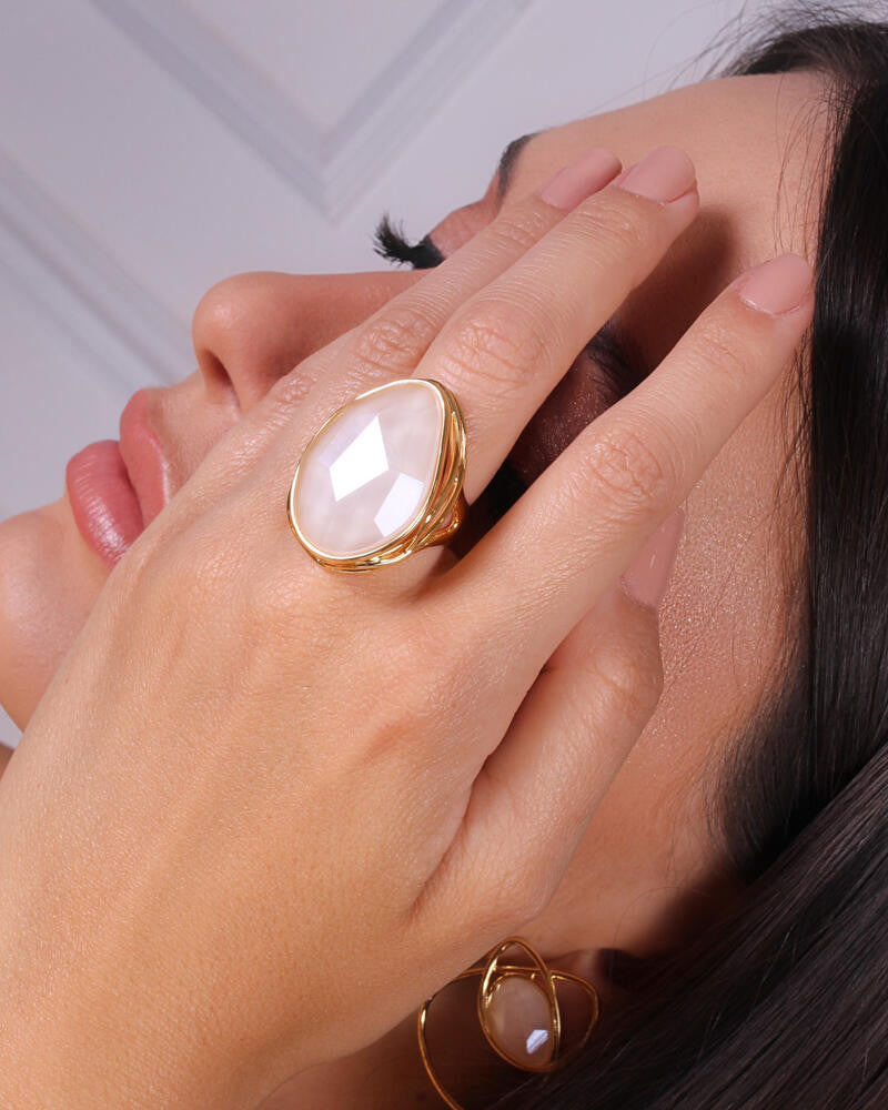 RING - GOLD PLATED - PEARLIZED MILKY QUARTZ STONE