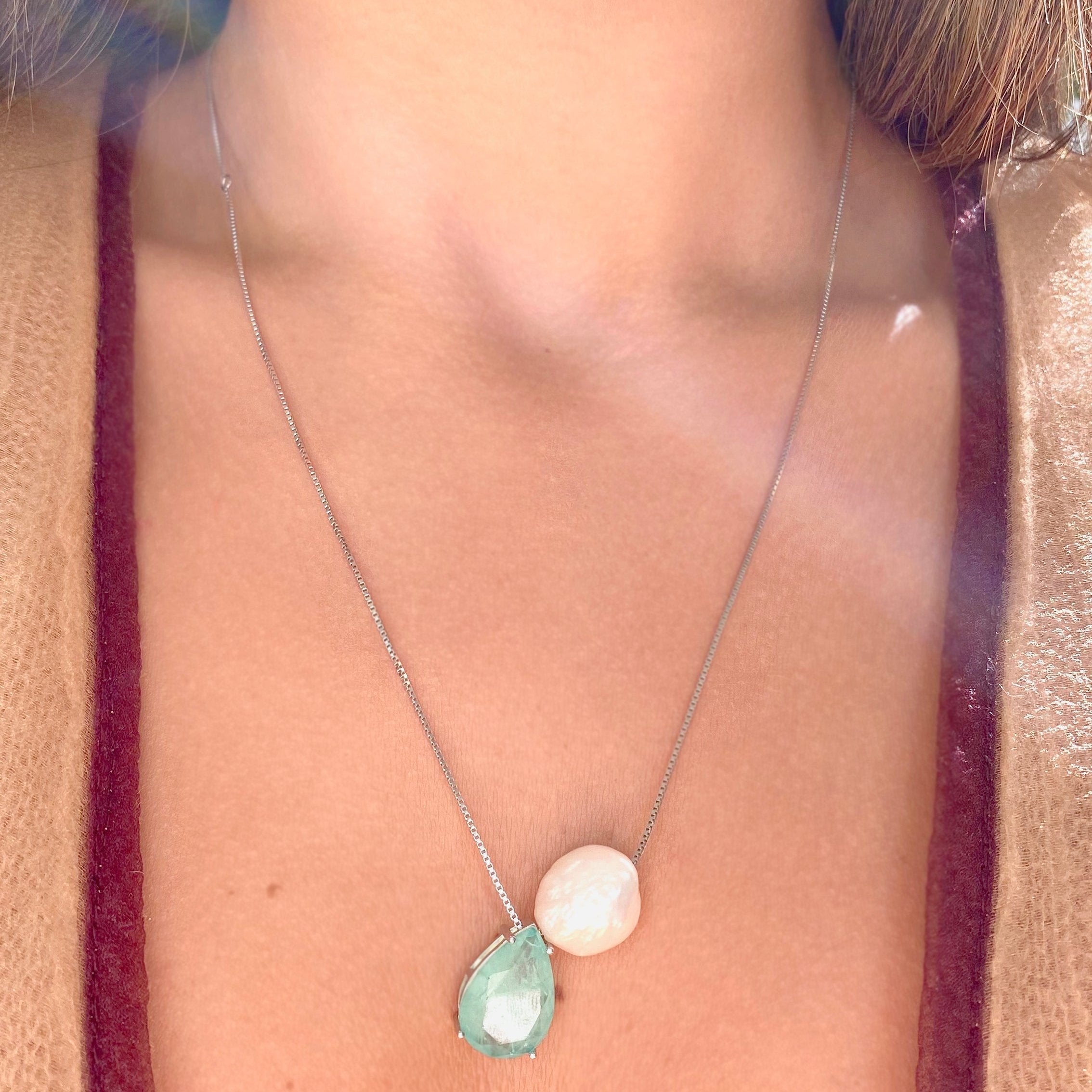 FUSION EMERALD AND PEARL SCAPULAR EDILENE NECKLACE