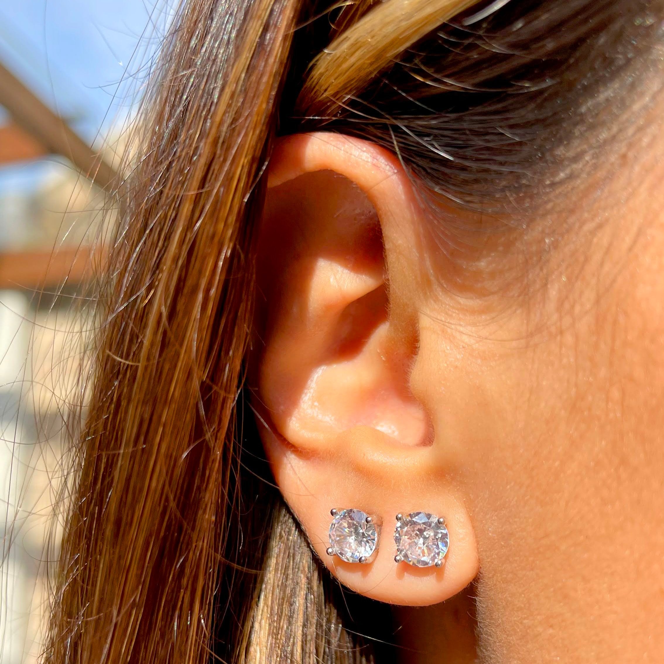 ZIRCONIA BELLA POINT OF LIGHT EARRING