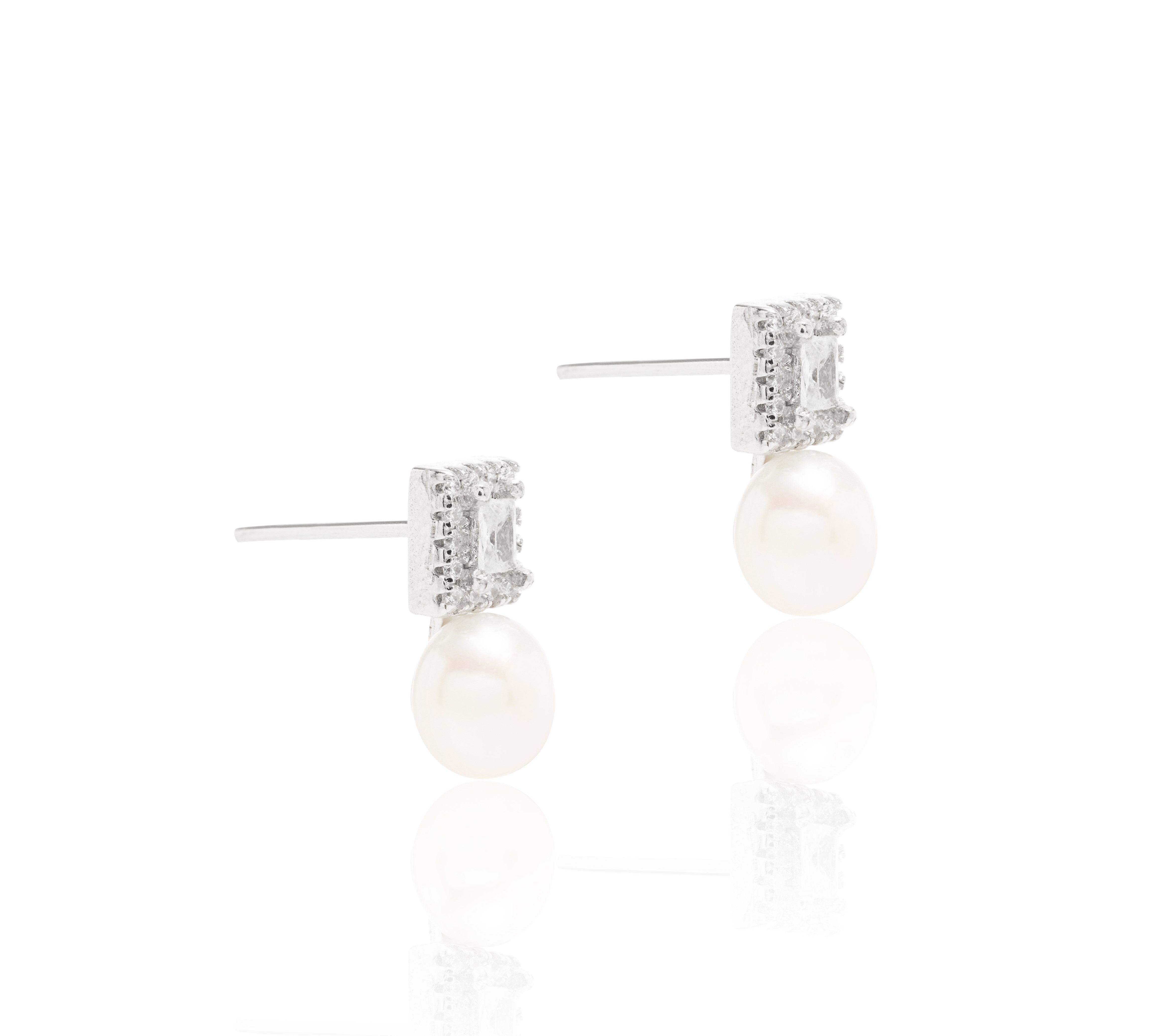 PEARL AND WHITE ZIRCONIA LARYSSA EARRING