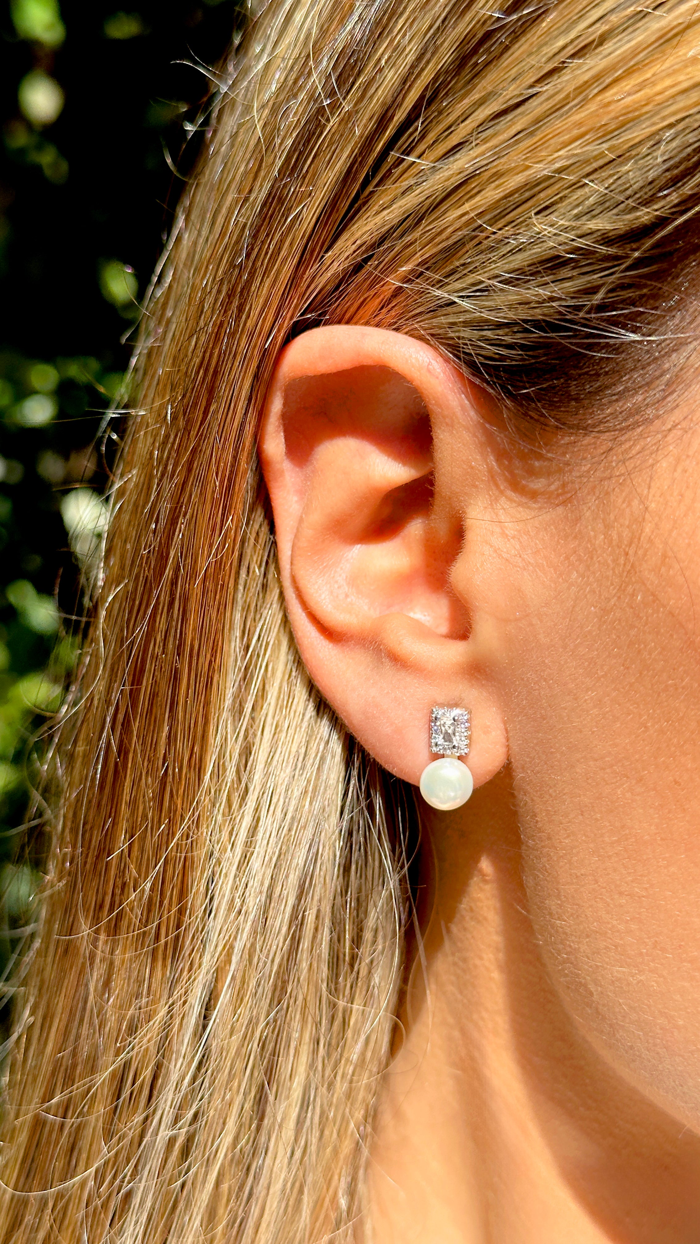 PEARL AND WHITE ZIRCONIA LARYSSA EARRING