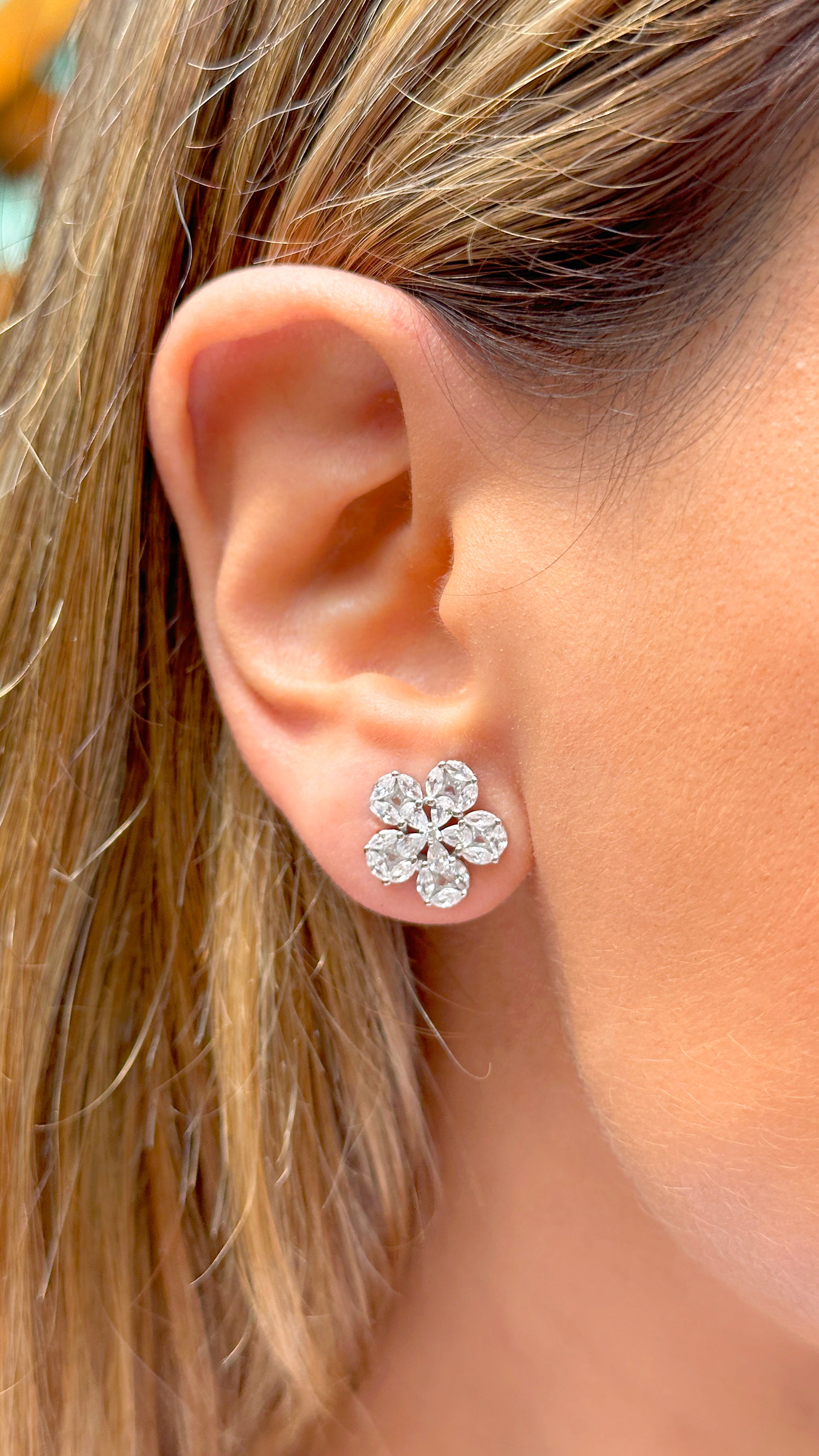 WHITE ZIRCONIA ROSE EARRING