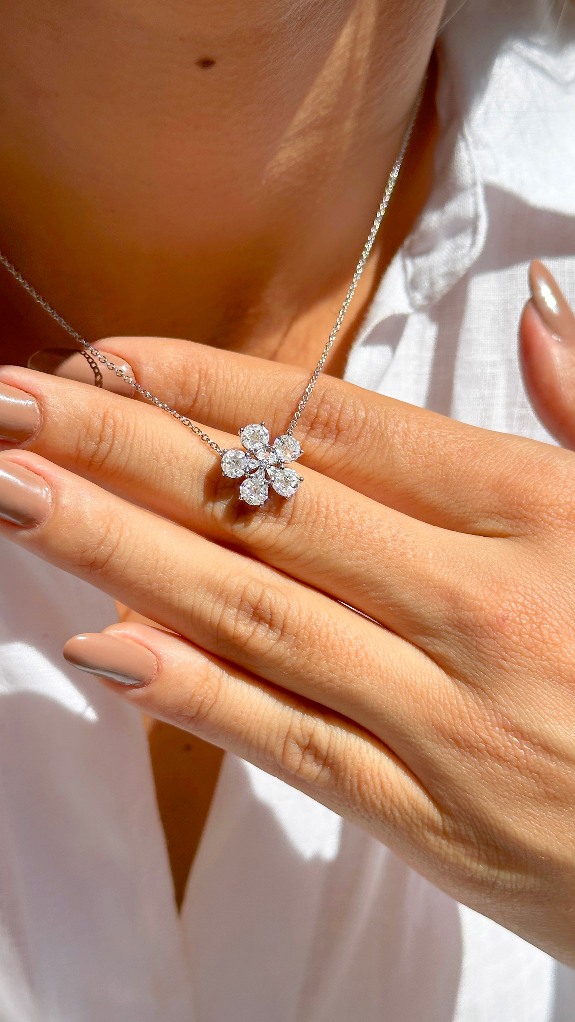 WHITE ZIRCONIA ROSE NECKLACE