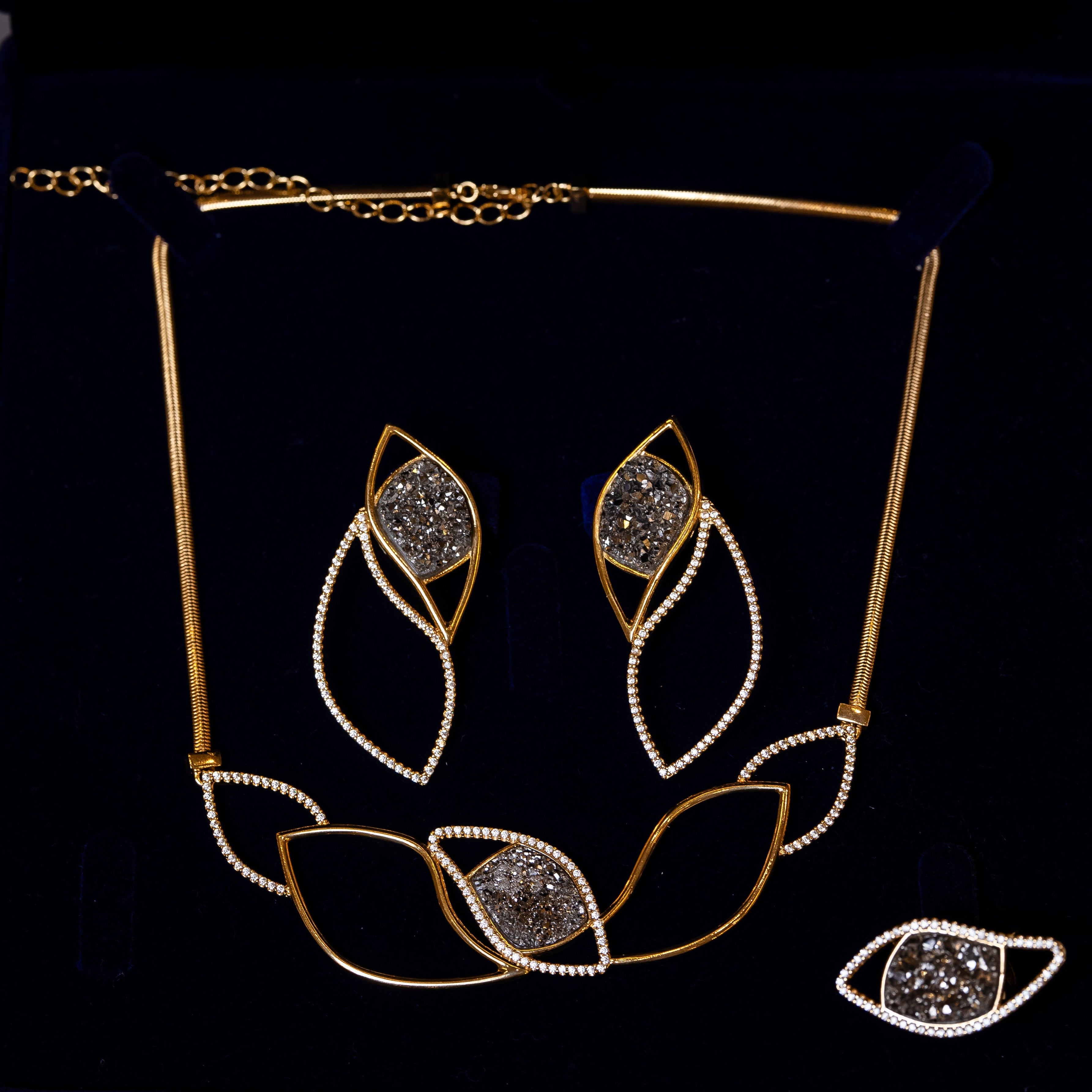 TIMELESS BOND – LIMITED EDITION