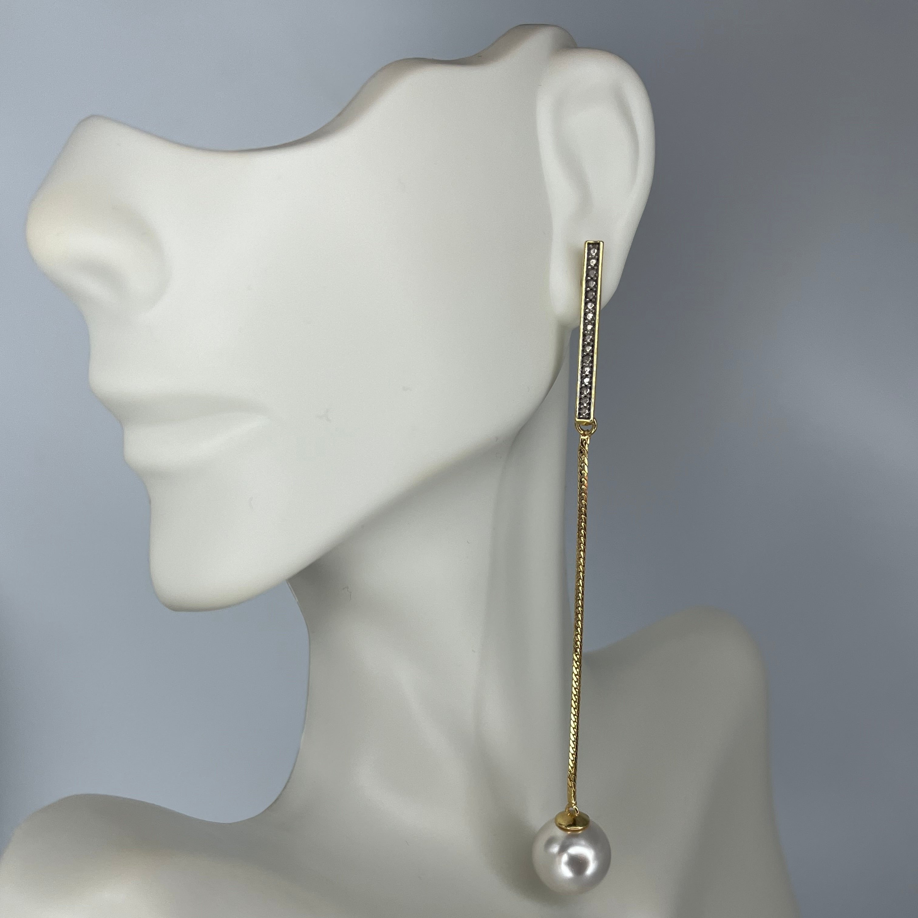 EARRING WITH A PEARL PENDANT