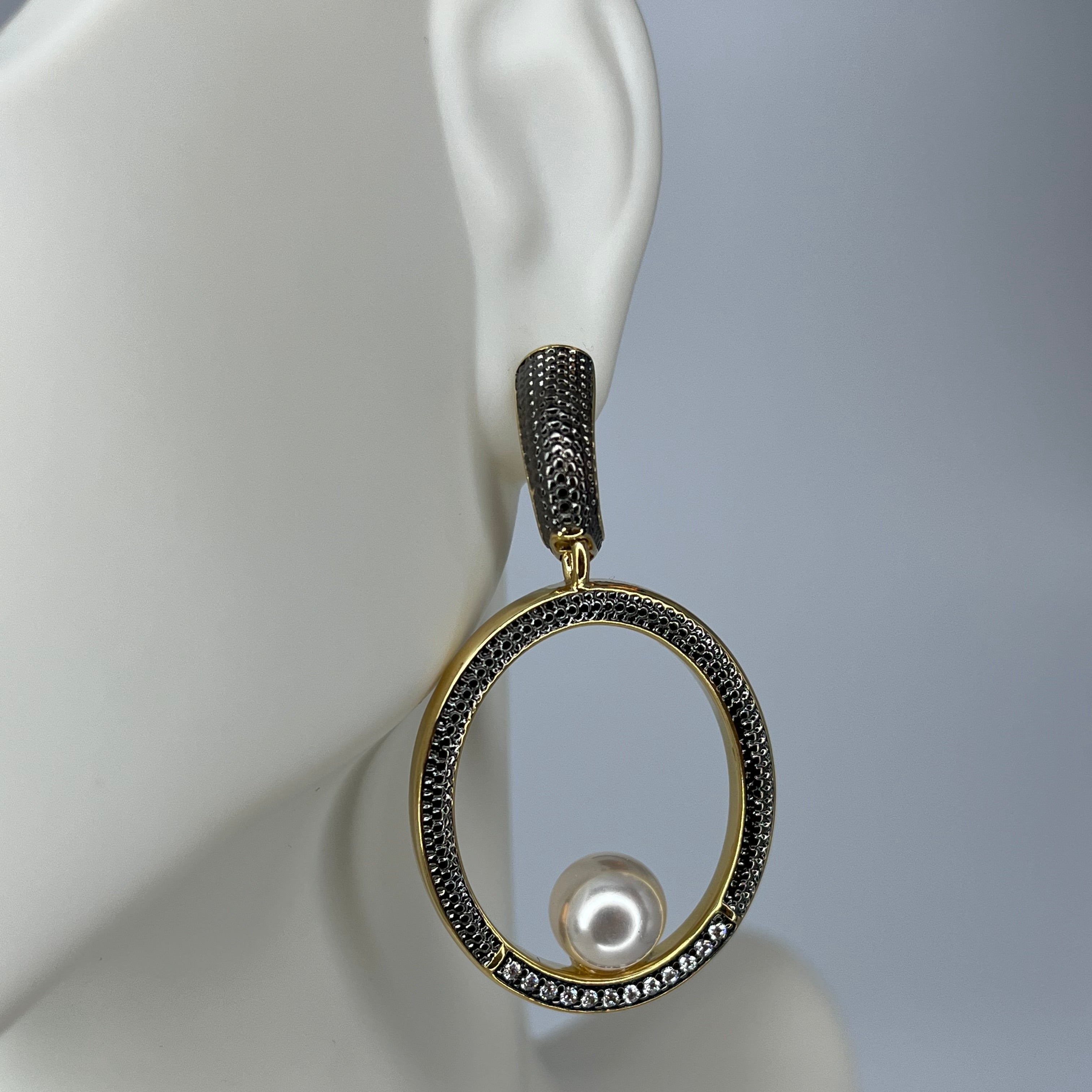 PEARL CENTER CIRCULAR EARRING - GOLD PLATED