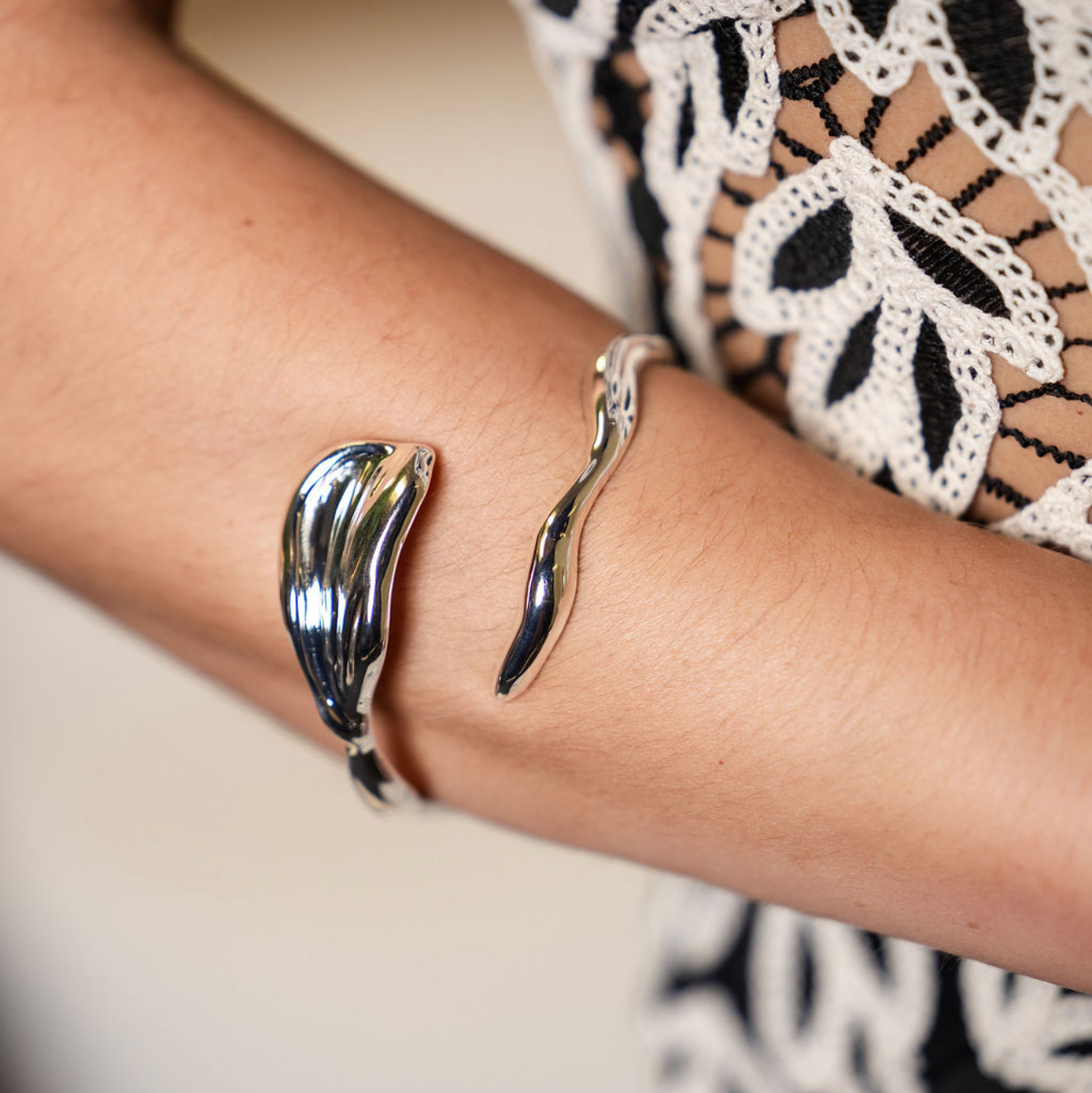 EMPOWER BRACELET | SILVER PLATED | UNSTOPPABLE COLLECTION | BRAINSTORM JEWELRY