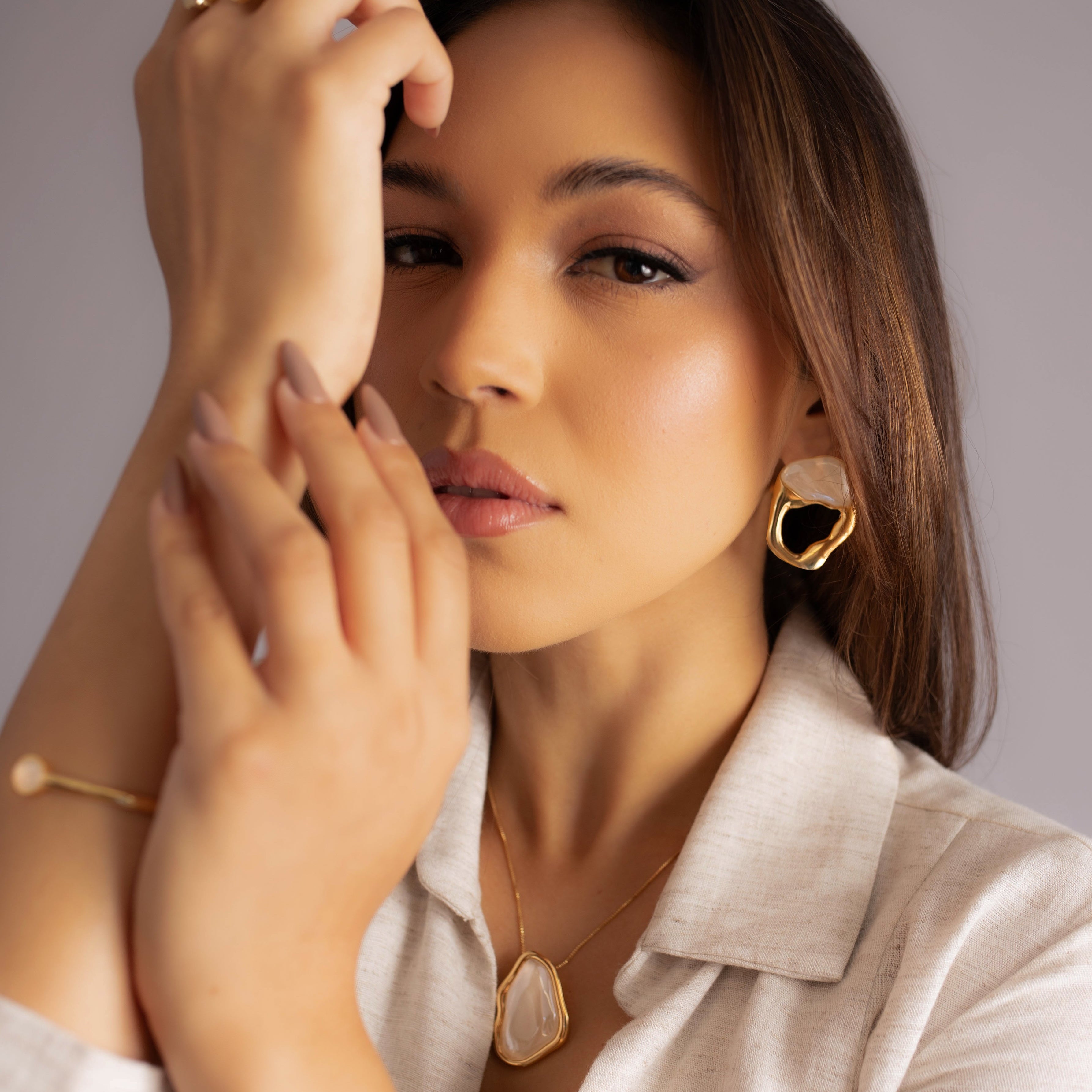 MILKY QUARTZ WAVY NECKLACE | GOLD PLATED |OPULENCE | BRAINSTORM JEWELRY - Brainstorm Jewelry