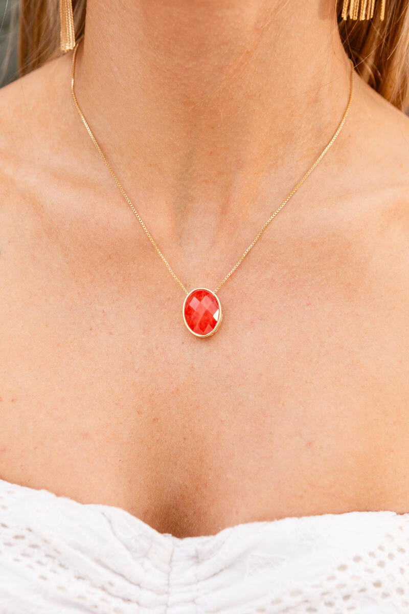 BIG APPLE BLING NECKLACE - IT’S CHERY RED